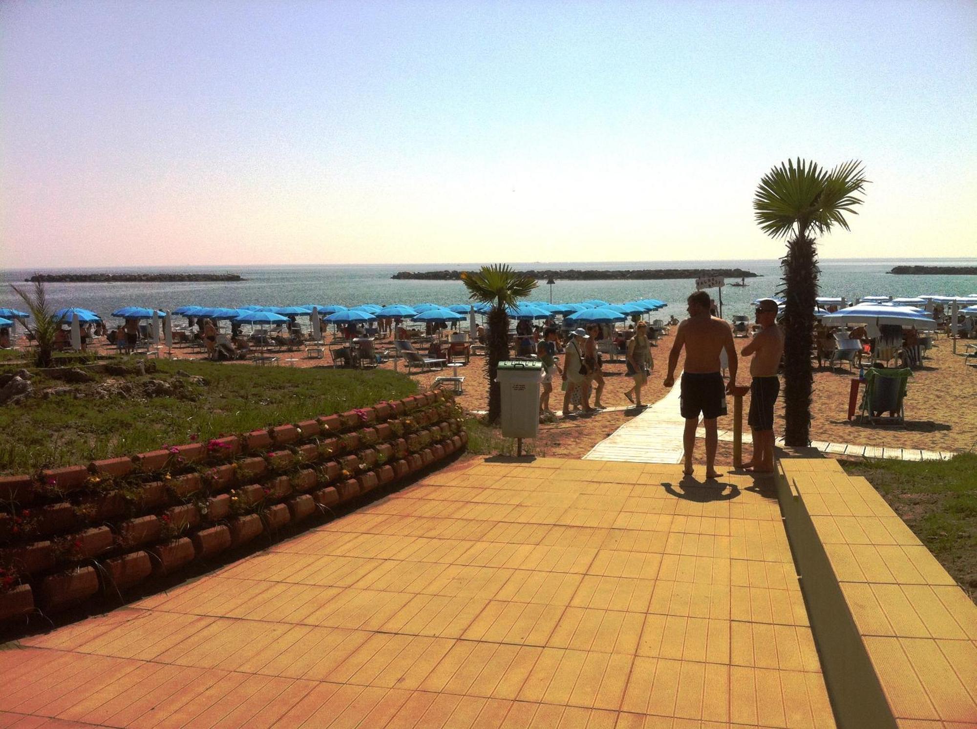 Airone Bianco Residence Village Lido delle Nazioni Esterno foto