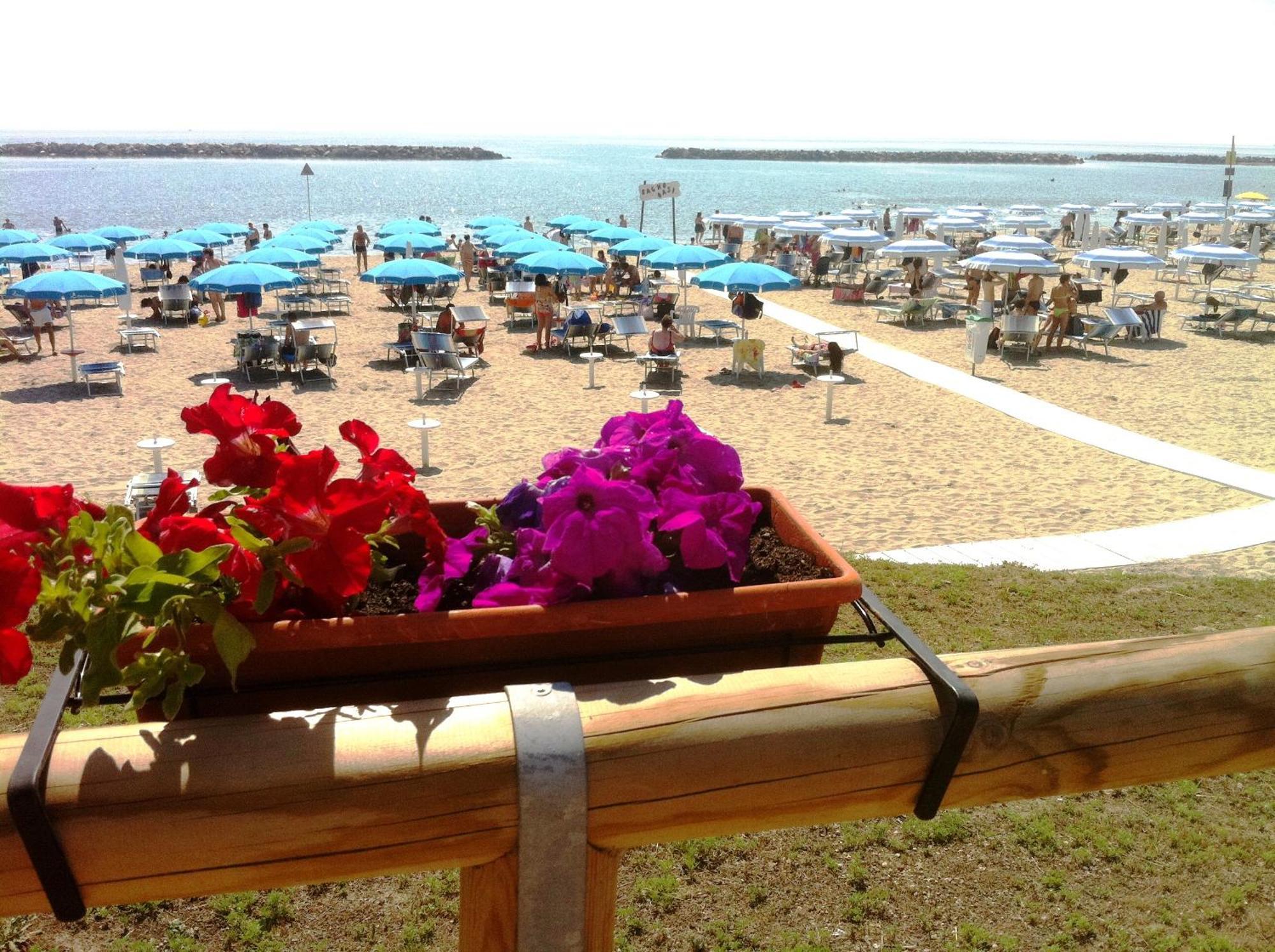 Airone Bianco Residence Village Lido delle Nazioni Esterno foto